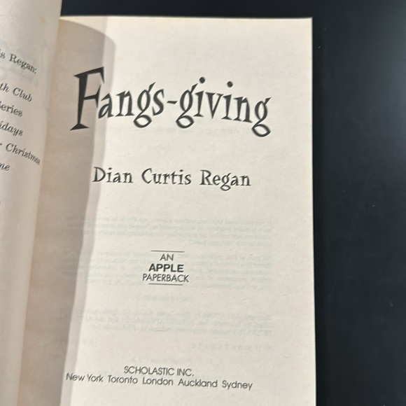 Fangs-giving by Dian Curtis Regan - Softcover Scholastic Apple Paperbacks Novel - Picture 4 of 8